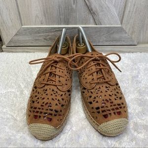 Vince Camuto Oxford Nubuck Sneaker Flat 9